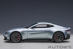 Aston Martin Vantage 2019 skyfall argento 1:18 - 44044