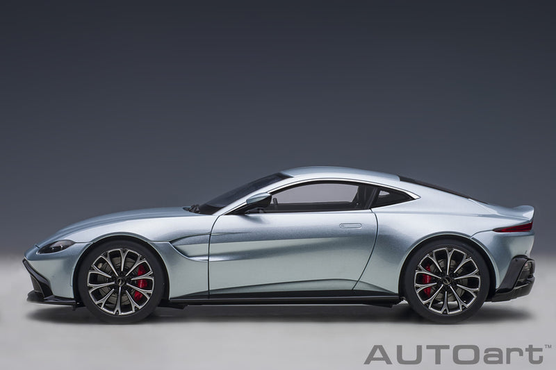 Aston Martin Vantage 2019 skyfall argento 1:18 - 44044