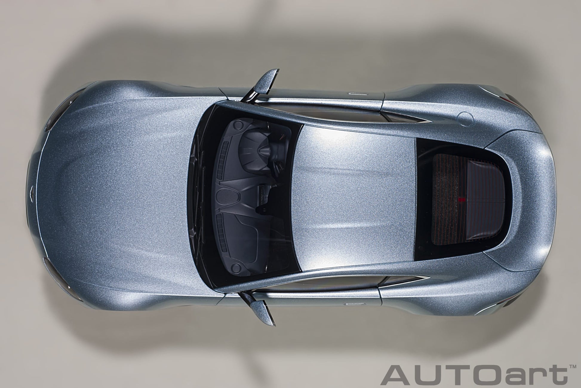 Aston Martin Vantage 2019 skyfall argento 1:18 - 44048