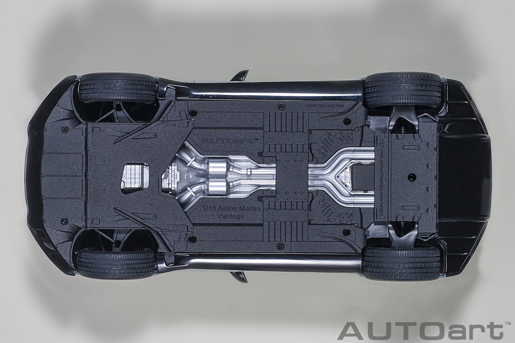 Aston Martin Vantage 2019 skyfall argento 1:18 - 44049