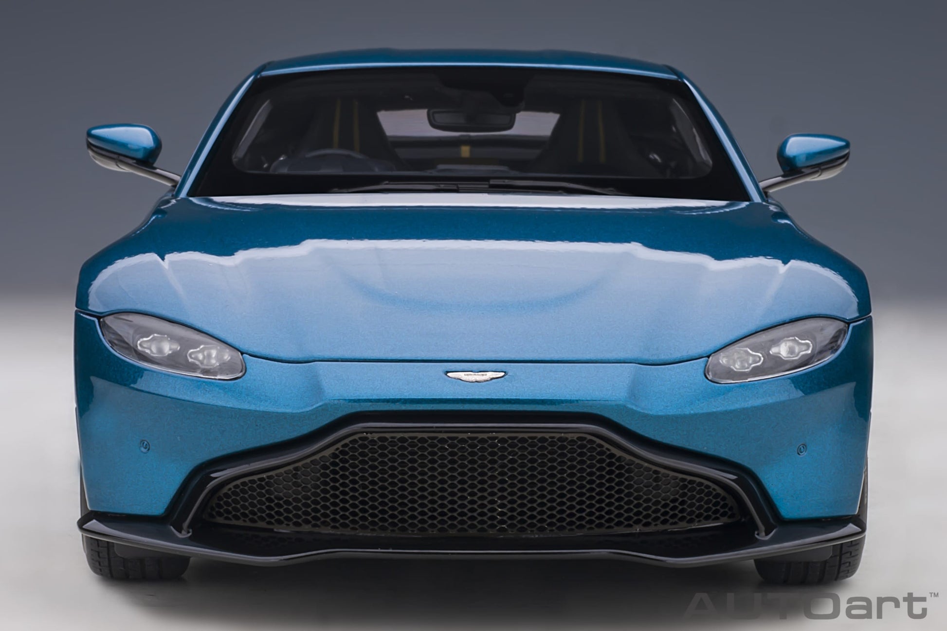 Aston Martin Vantage 2019 Ming Blue 1:18 - 44072