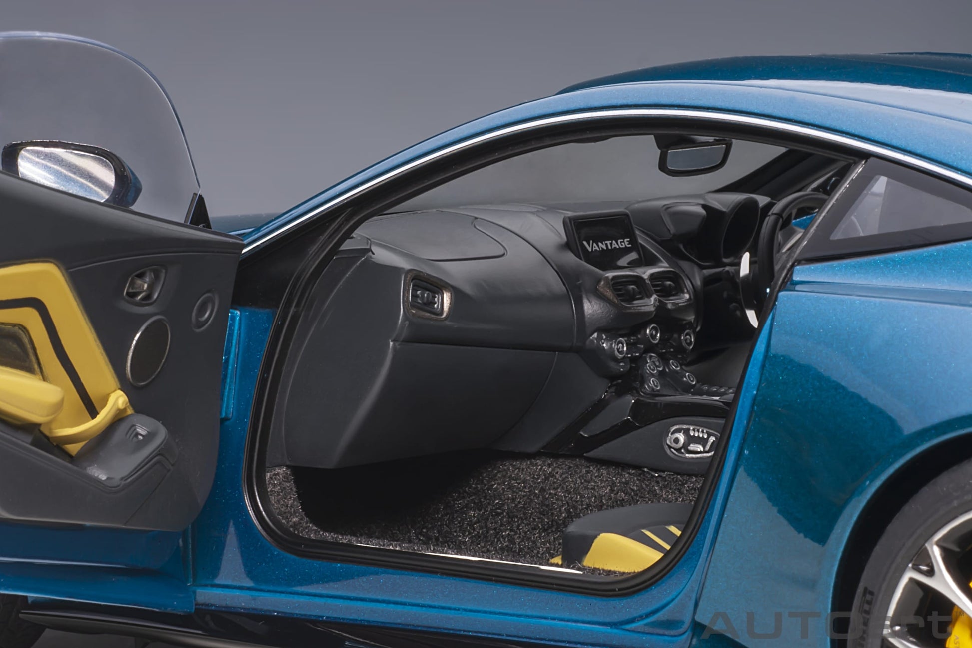Aston Martin Vantage 2019 Ming Blue 1:18 - 44076