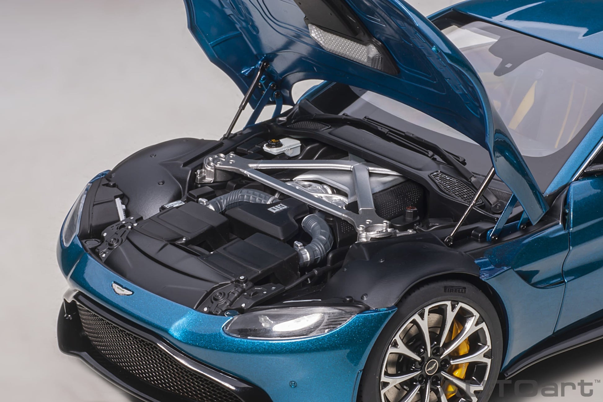 Aston Martin Vantage 2019 Ming Blue 1:18 - 44078