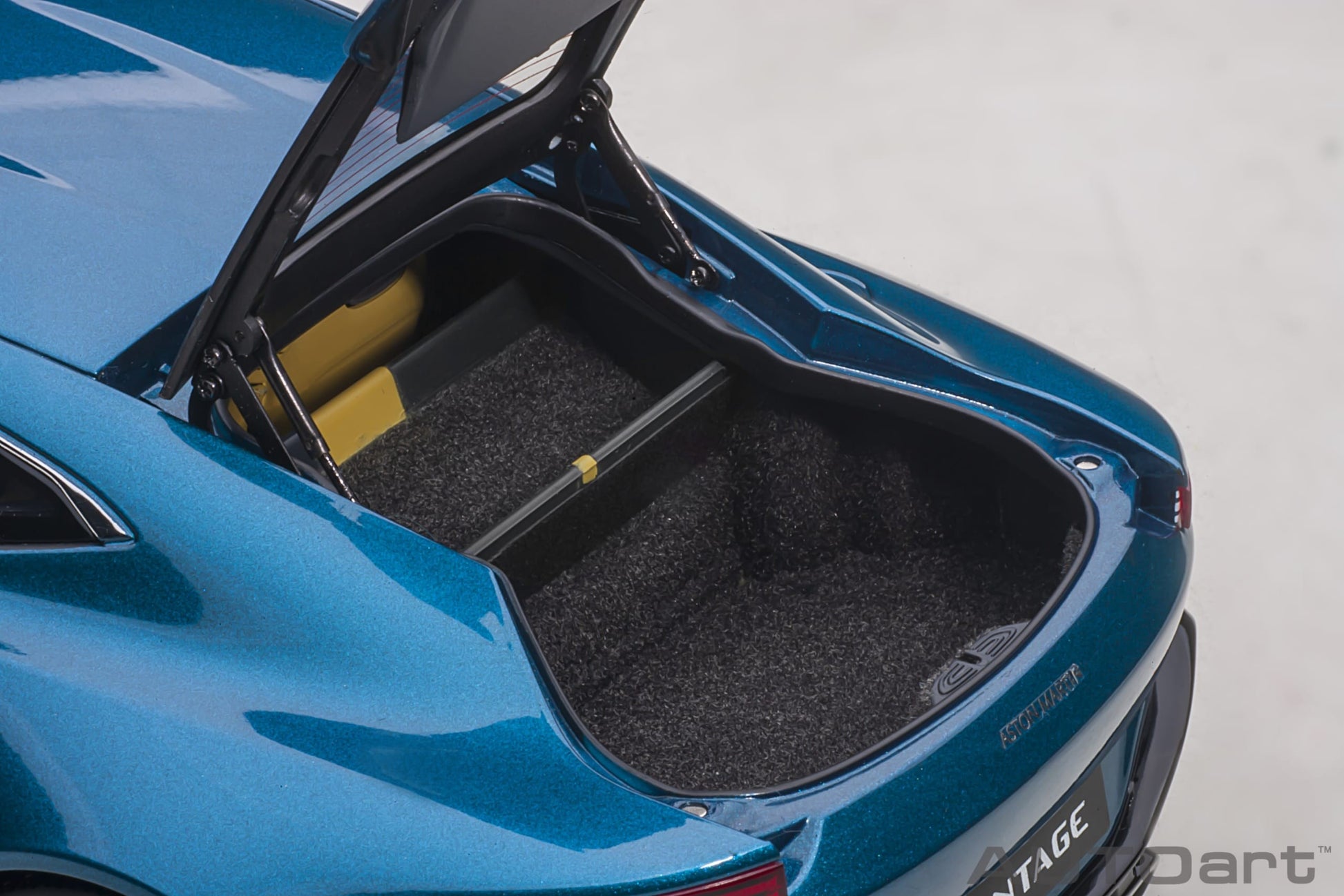 Aston Martin Vantage 2019 Ming Blue 1:18 - 44079