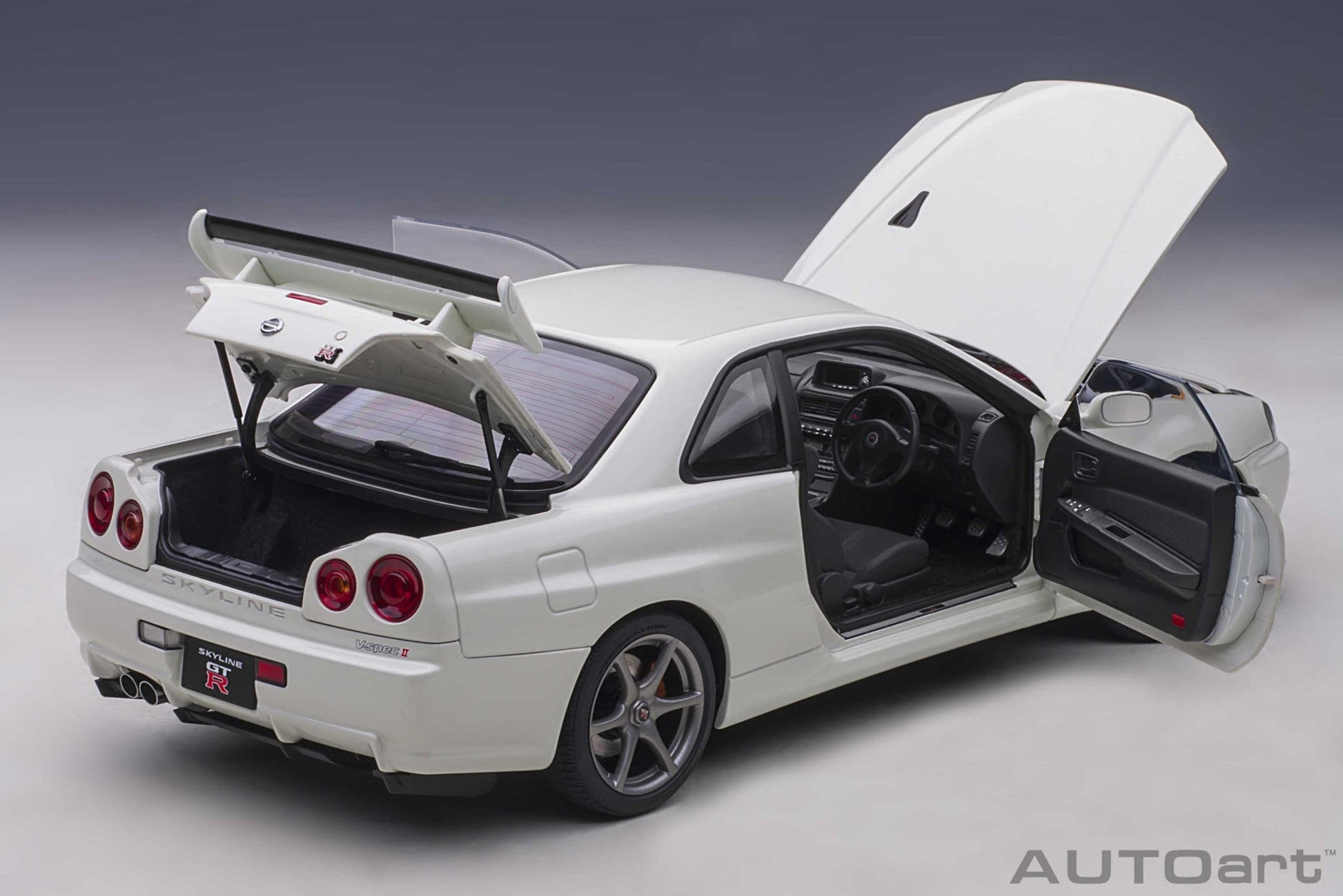Nissan Skyline GT-R R34 V-spec II White Pearl 1:18 - 44103