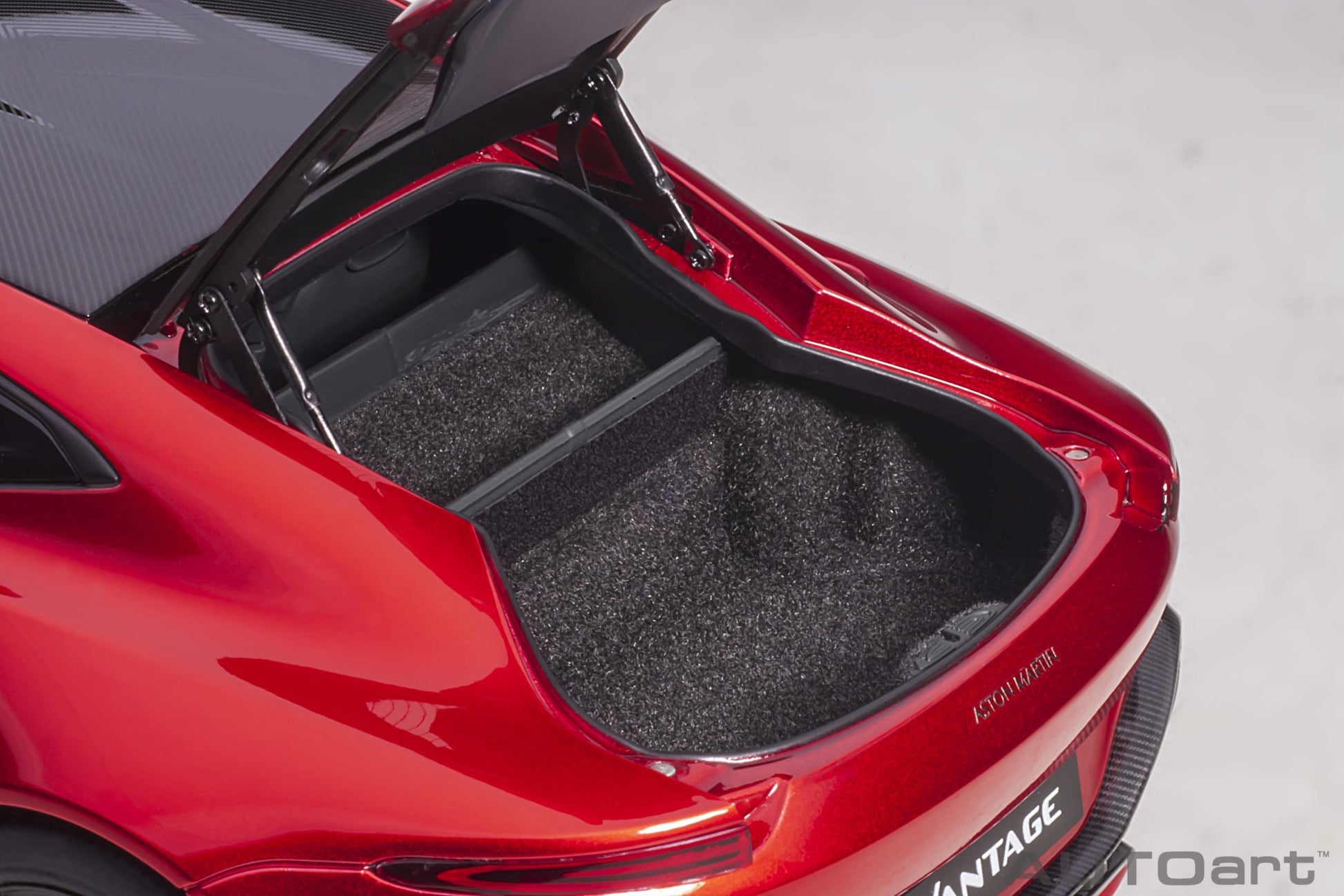Aston Martin Vantage 2019 Hyper Red 1:18 - 44447