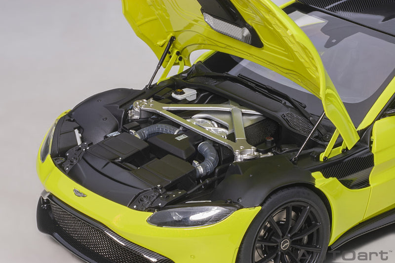 Aston Martin Vantage 2019 Lime Green 1:18 - 44486