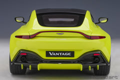 Aston Martin Vantage 2019 Lime Green 1:18 - 44490