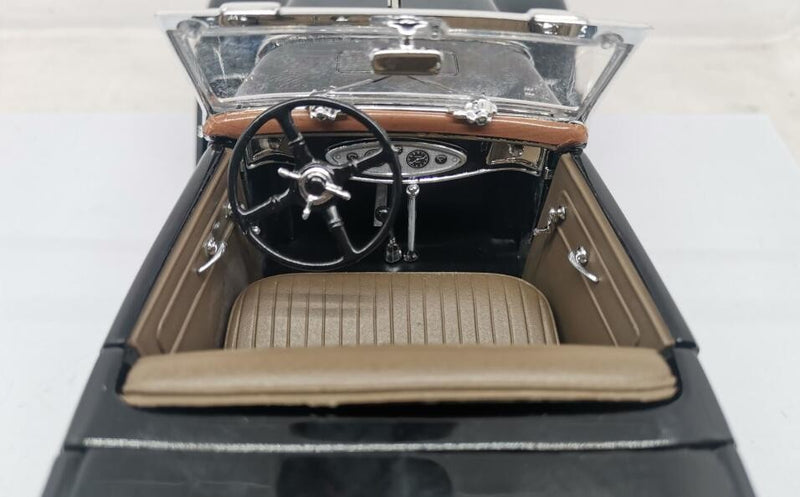 Ford Lincoln KB 1932 Top Down-Black 1:18 - 47911