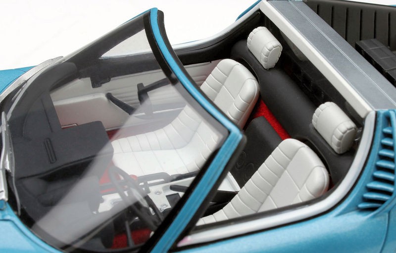 Lamborghini P400 Miura Roadster 1968 Light Blue 1:18 - 48077
