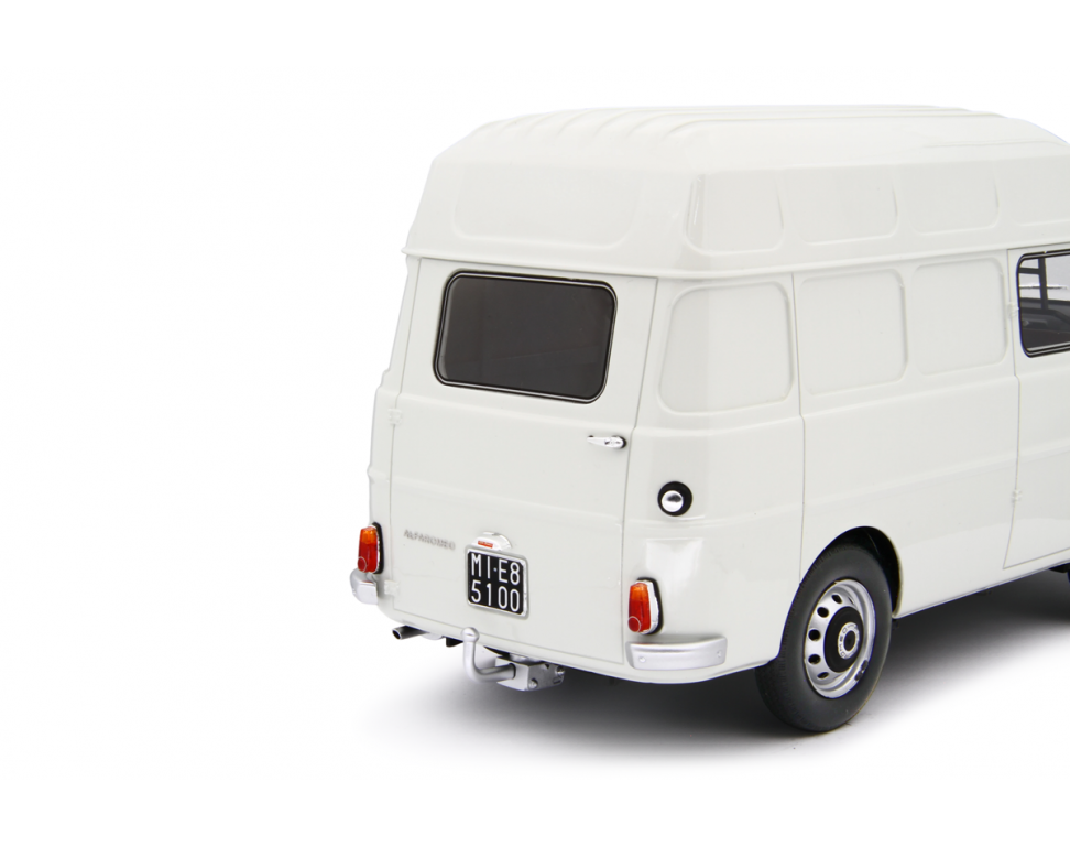 Alfa Romeo F12 Autocarro Tetto Sopralzato 1967 Bianco 1:18-6