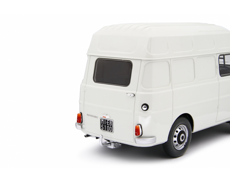Alfa Romeo F12 Autocarro Tetto Sopralzato 1967 Bianco 1:18-6