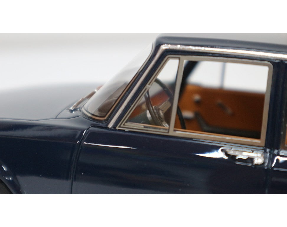 Alfa Romeo 1750 Berlina 1968 Blu Scuro 1:18 - 49338