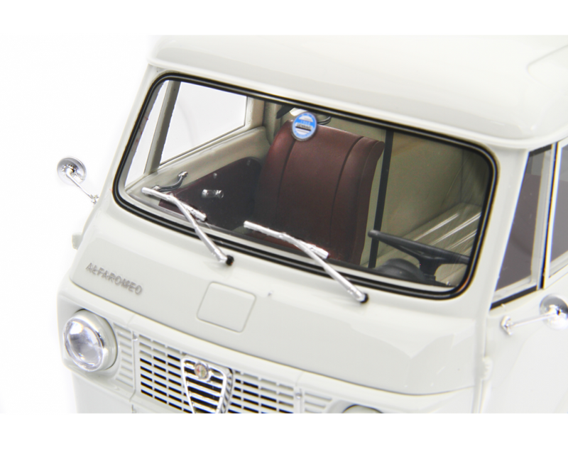 Alfa Romeo F12 Autocarro Tetto Sopralzato 1967 Bianco 1:18-10