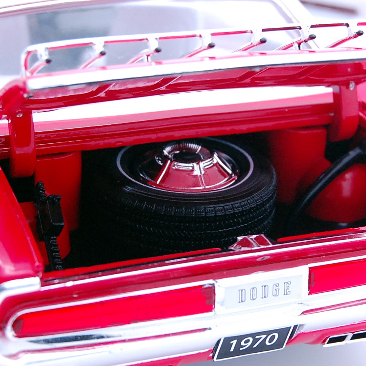 Dodge Challenger 1970 "The Challenger Deputy" Red with White Roof 1:18 - 52846