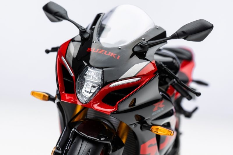Suzuki GSX-R 1000R Black - Red 1:12 - 54343