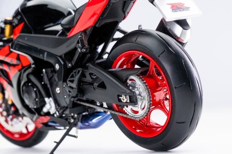Suzuki GSX-R 1000R Black - Red 1:12 - 54346
