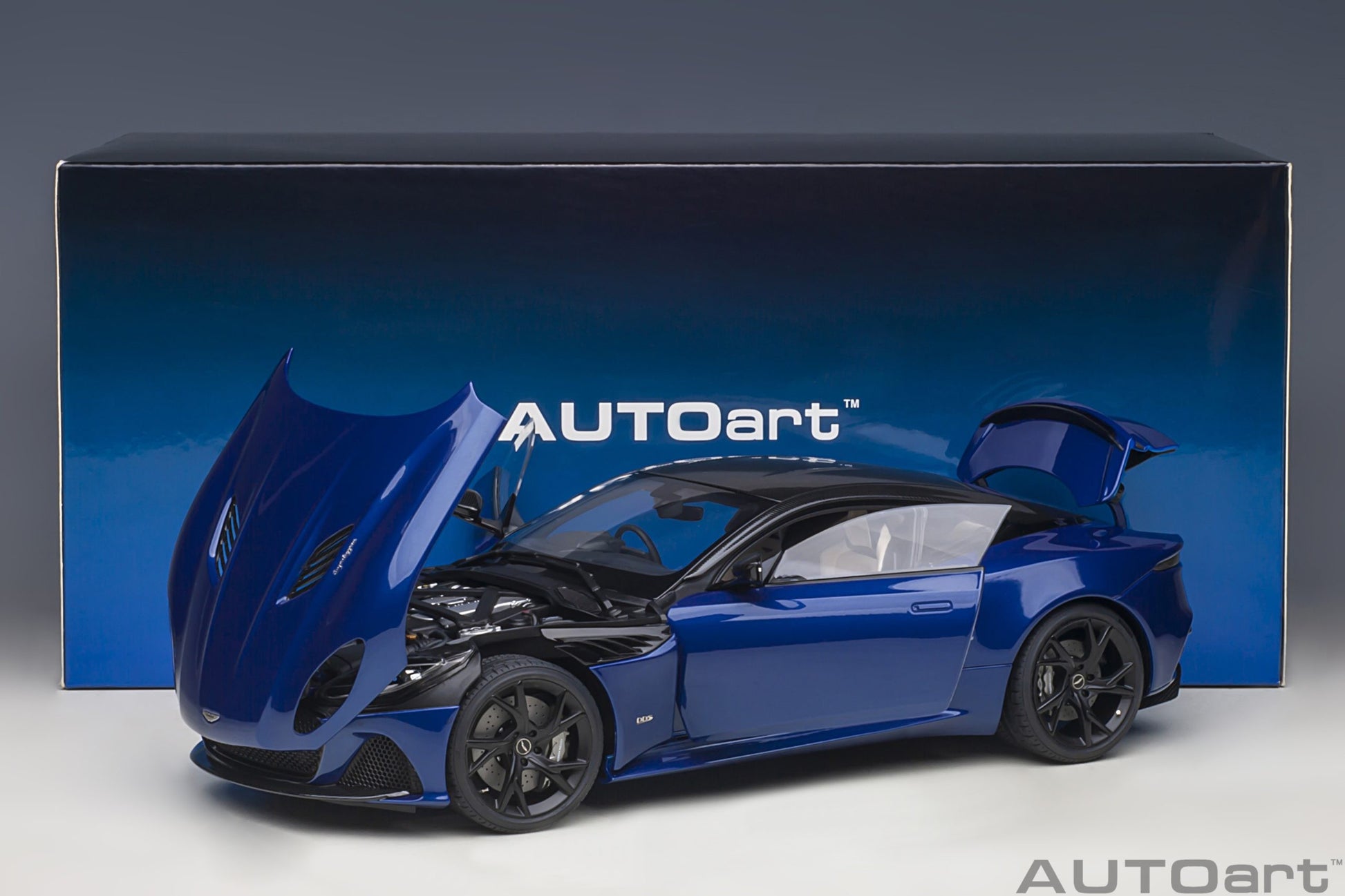 Aston Martin DBS Superleggera 2018 Zaffre Blue 1:18 - 55870