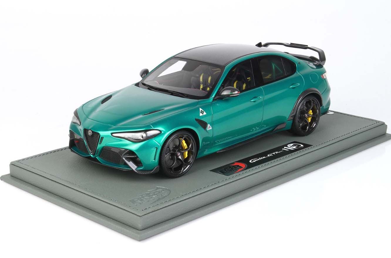Alfa Romeo Giulia GTAM Verde Montreal Roll Bar Verde Brakes Yellow 1:18 - 56066