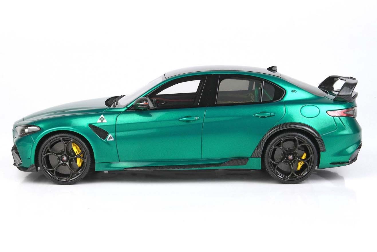 Alfa Romeo Giulia GTAM Verde Montreal Roll Bar Verde Brakes Yellow 1:18 - 56070