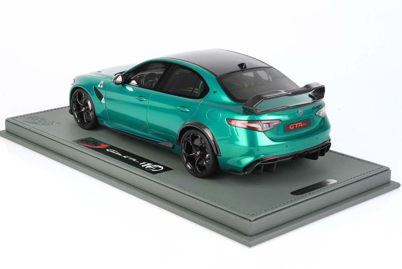 Alfa Romeo Giulia GTAM 2020 Verde Montreal Roll Bar Verde Brakes Silver 1:18 - 56081