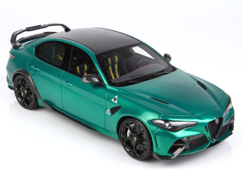 Alfa Romeo Giulia GTAM 2020 Verde Montreal Roll Bar Verde Brakes Silver 1:18 - 56083