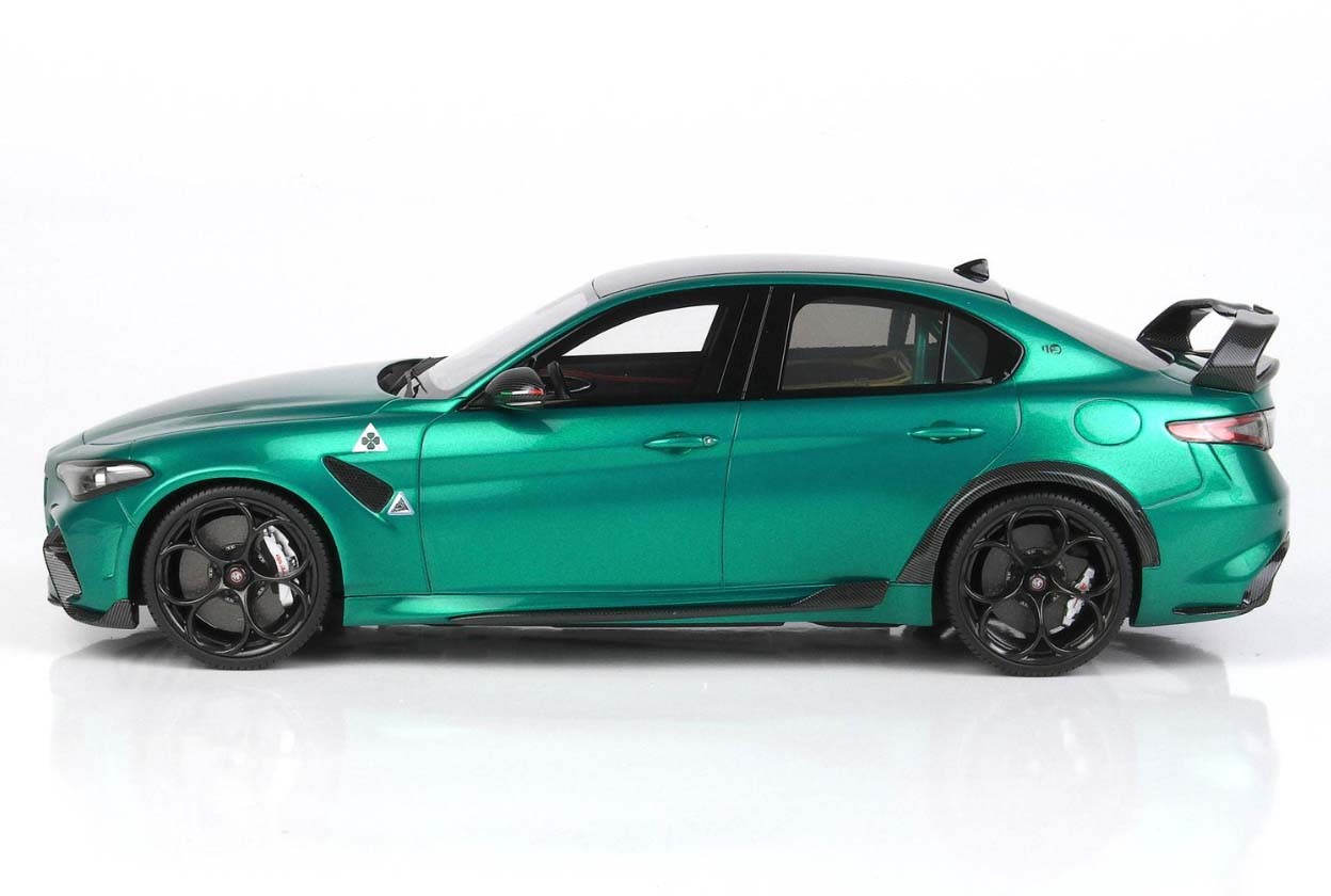 Alfa Romeo Giulia GTAM 2020 Verde Montreal Roll Bar Verde Brakes Silver 1:18 - 56084
