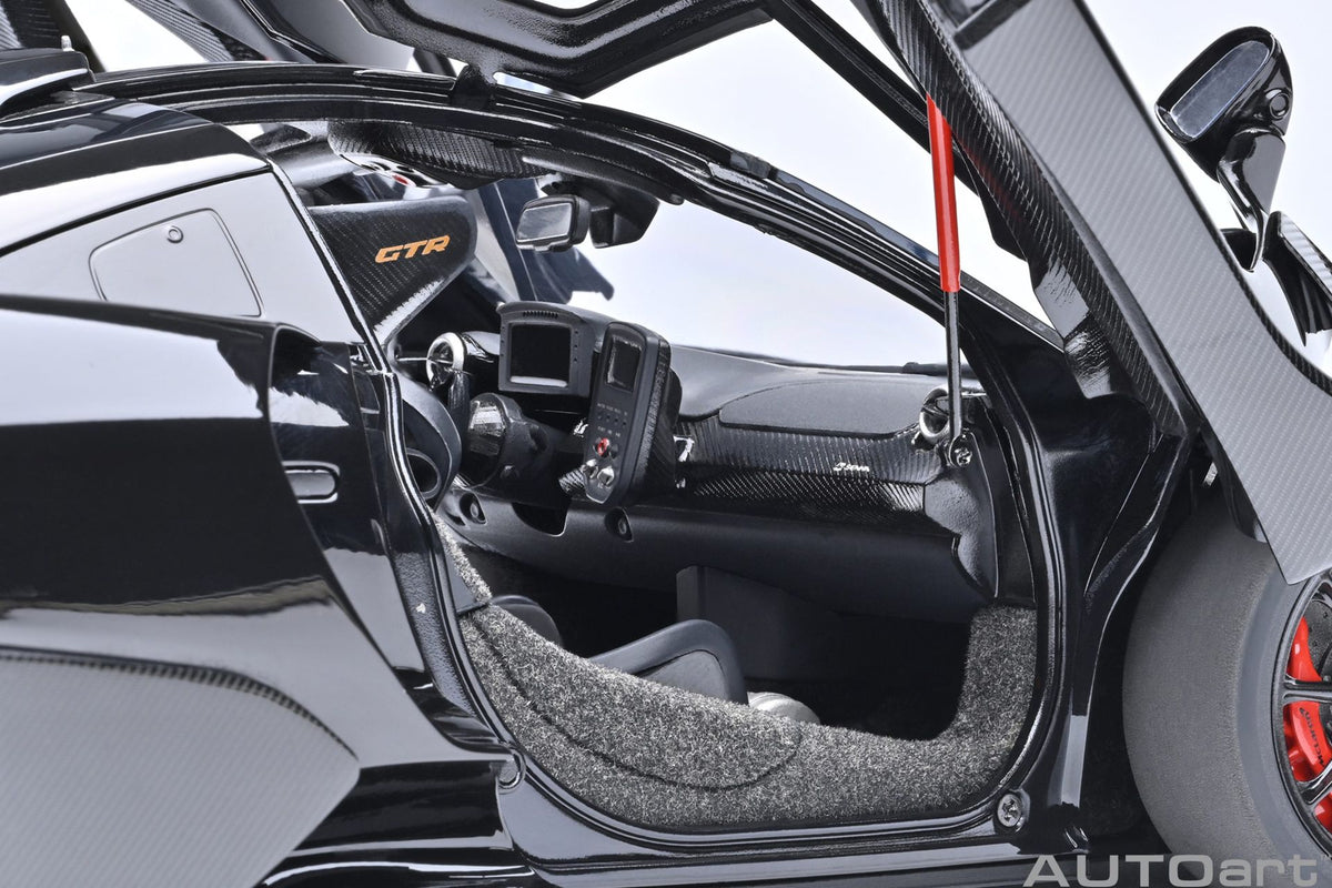 McLaren Senna GTR (Onyx Black) 1:18-9