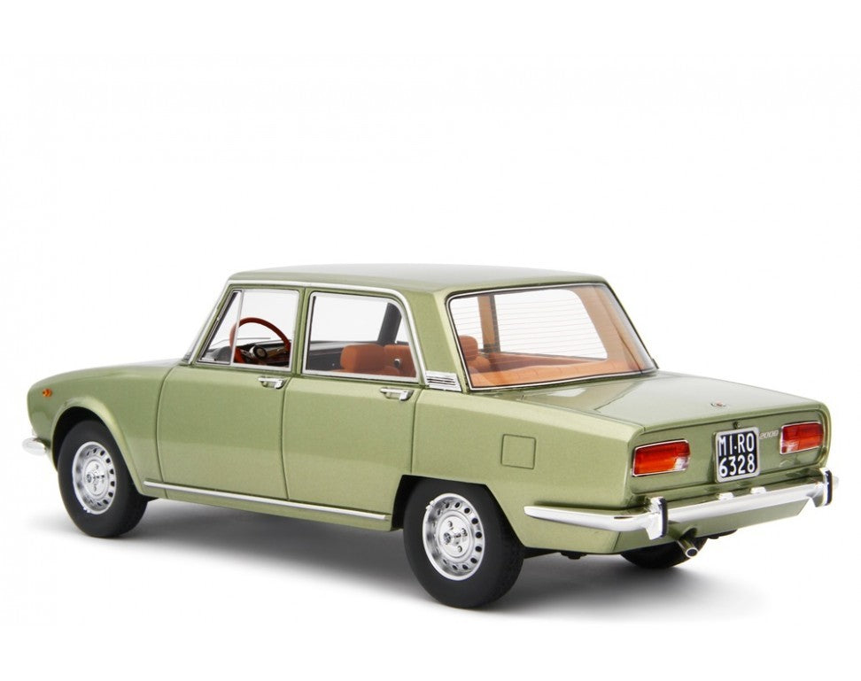 Alfa Romeo 2000 berlina 1971 verde metallizzato 1:18 - 57612