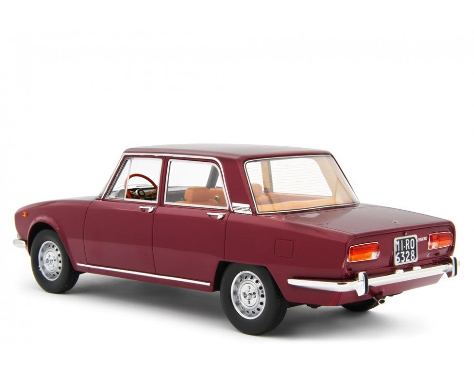 Alfa Romeo 2000 berlina 1971 Rosso Prugna 1:18 - 57630