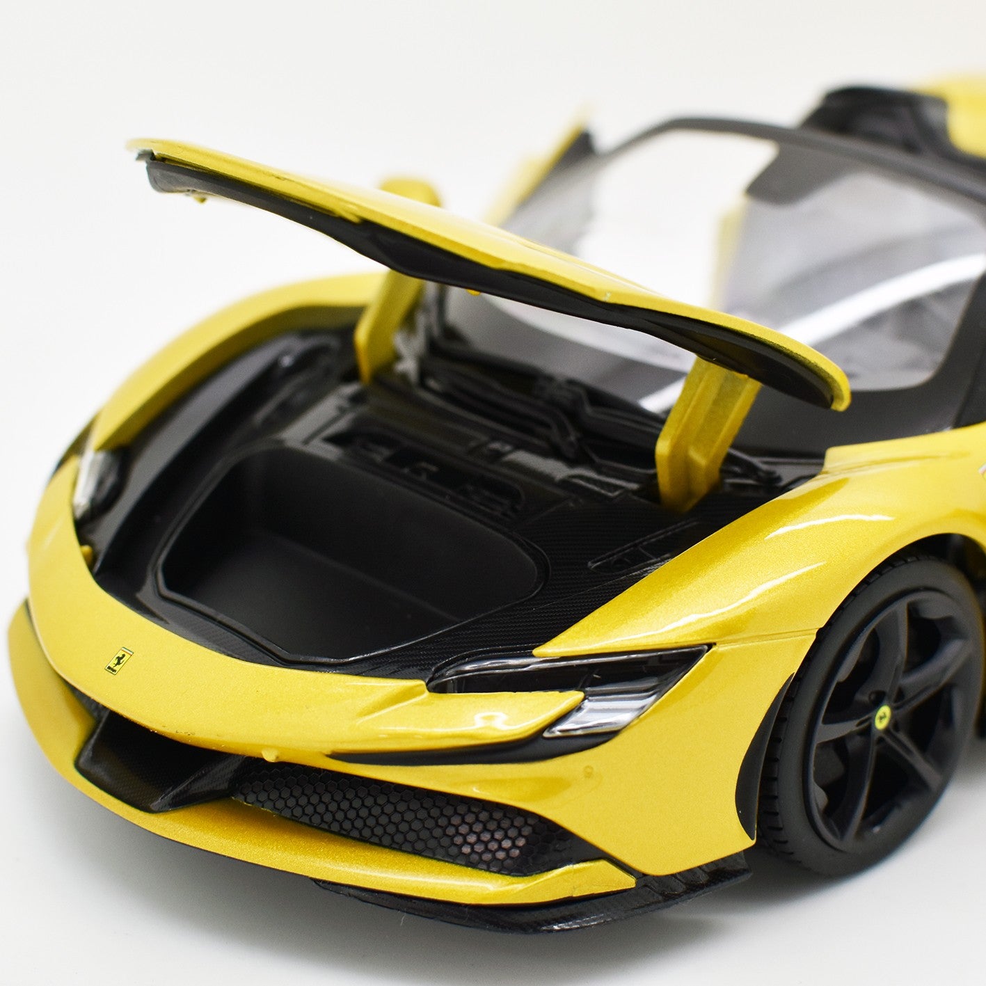 Ferrari SF90 Spider 2021 Gold Metallic 1:18 - 60038