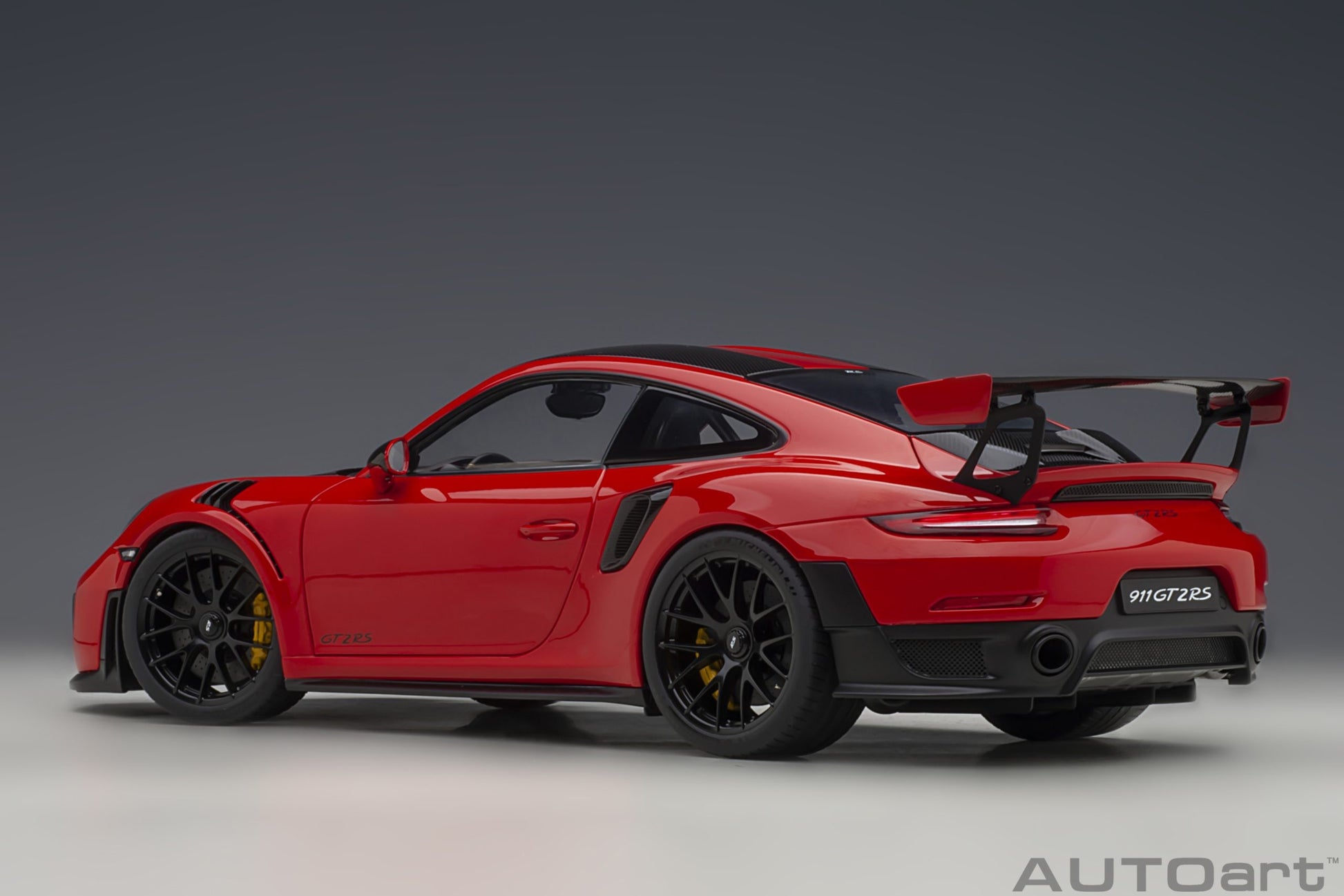 Porsche 911 (991 II) GT2 RS Weissach Package Guards Red 1:18 - 60249