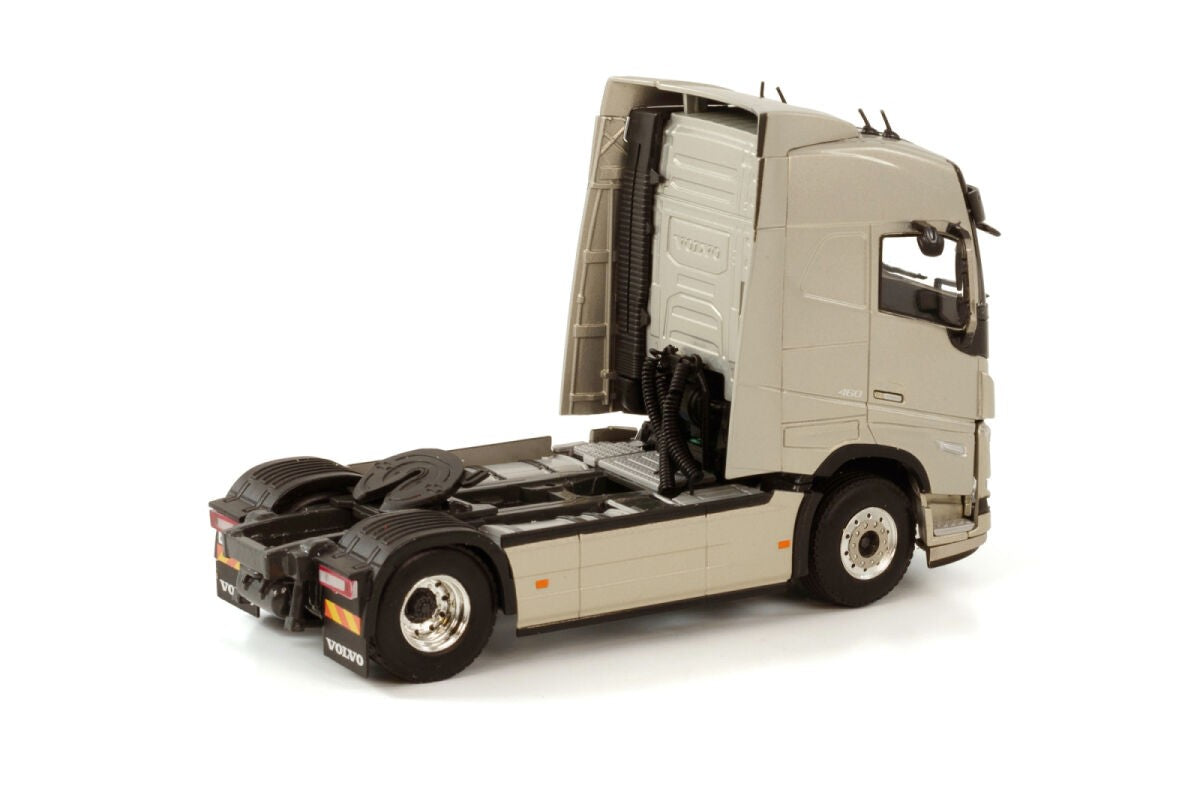 Volvo FH5 Globetrotter 4x2 Champagne Metallizzato 1:50 - 60486