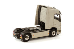 Volvo FH5 Globetrotter 4x2 Champagne Metallizzato 1:50 - 60486