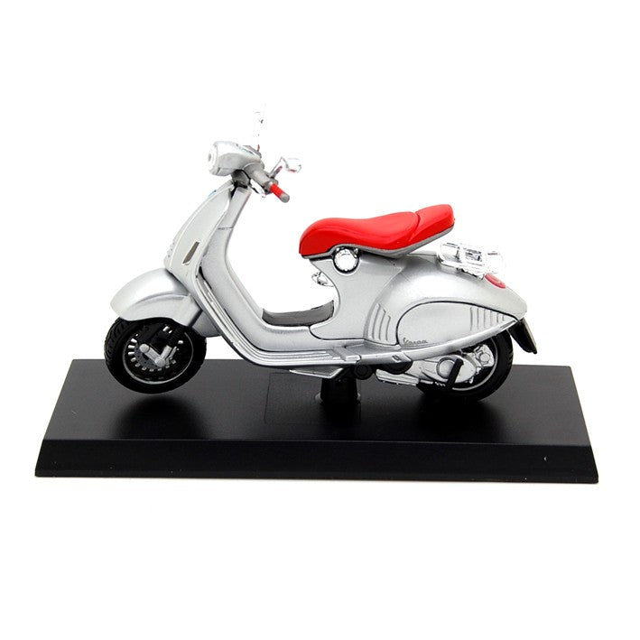 Vespa Piaggio 946 Bellissima 2014 Silver Metallic 1:18 - 61025