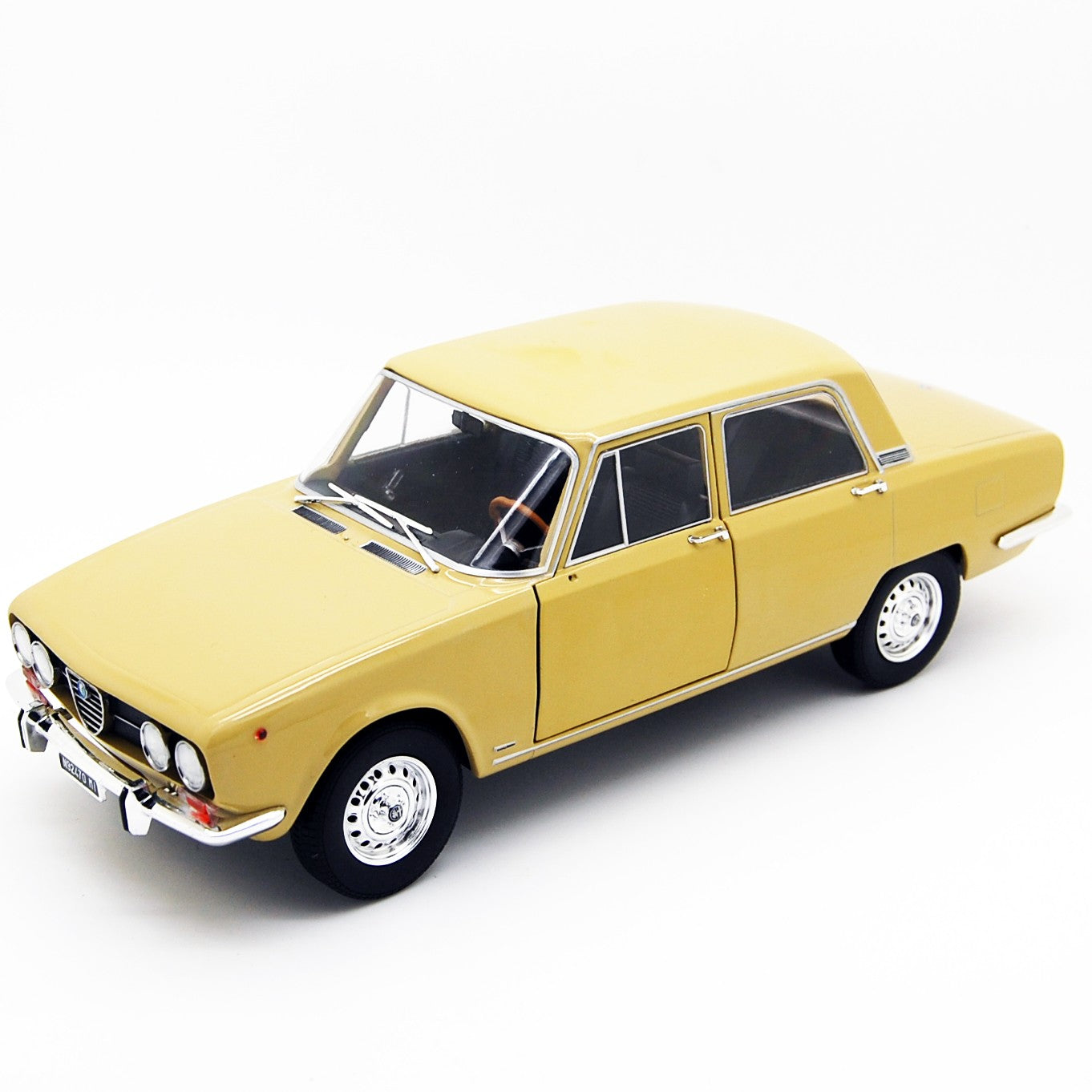 Alfa Romeo 2000 Berlina 1971 Giallo Piper 1:18 - 62337