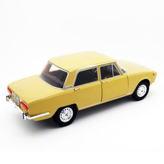 Alfa Romeo 2000 Berlina 1971 Giallo Piper 1:18 - 62340