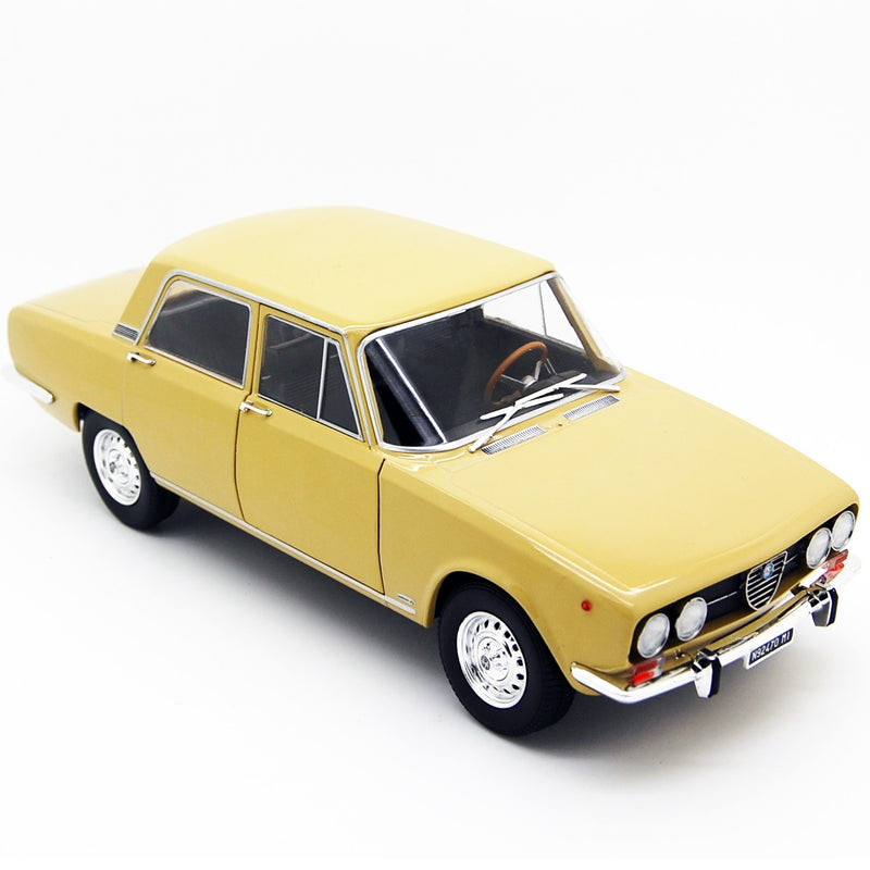 Alfa Romeo 2000 Berlina 1971 Giallo Piper 1:18 - 62342