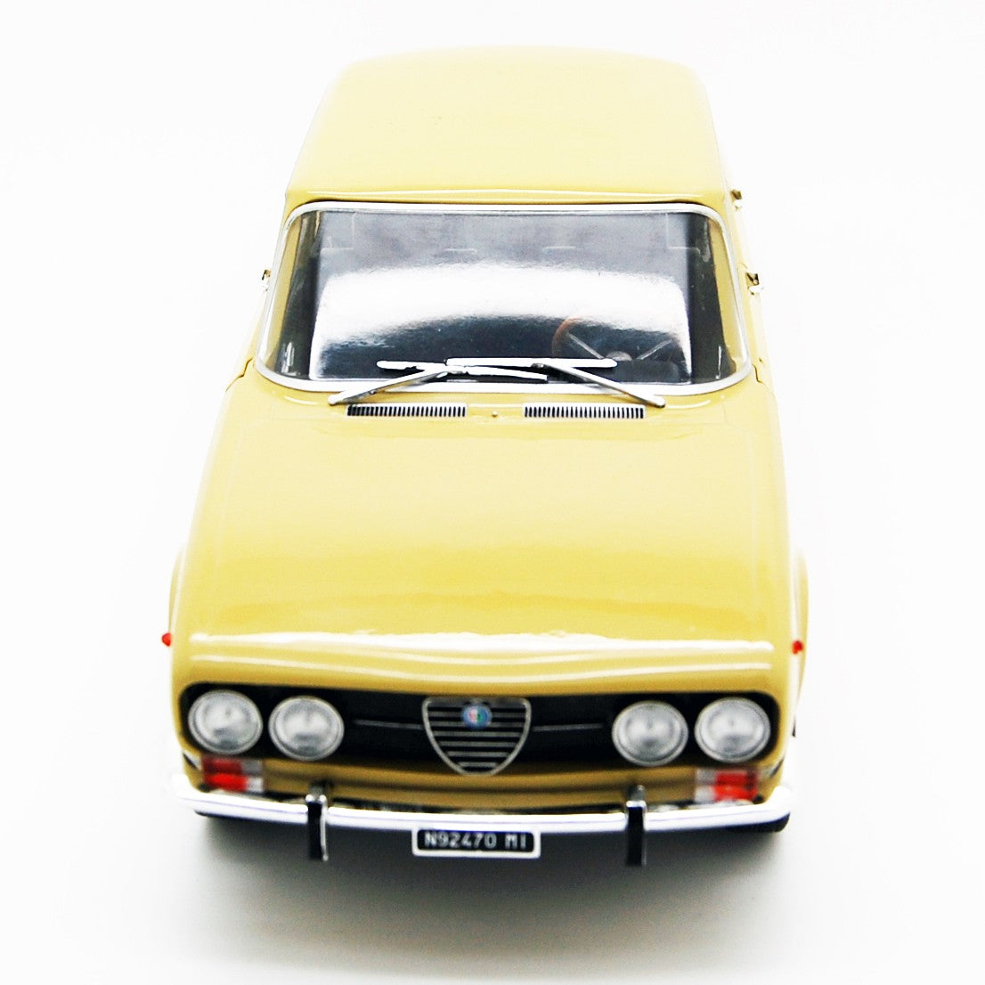 Alfa Romeo 2000 Berlina 1971 Giallo Piper 1:18 - 62343