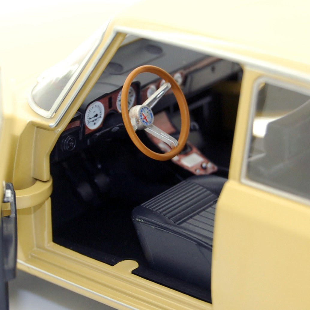 Alfa Romeo 2000 Berlina 1971 Giallo Piper 1:18 - 62345