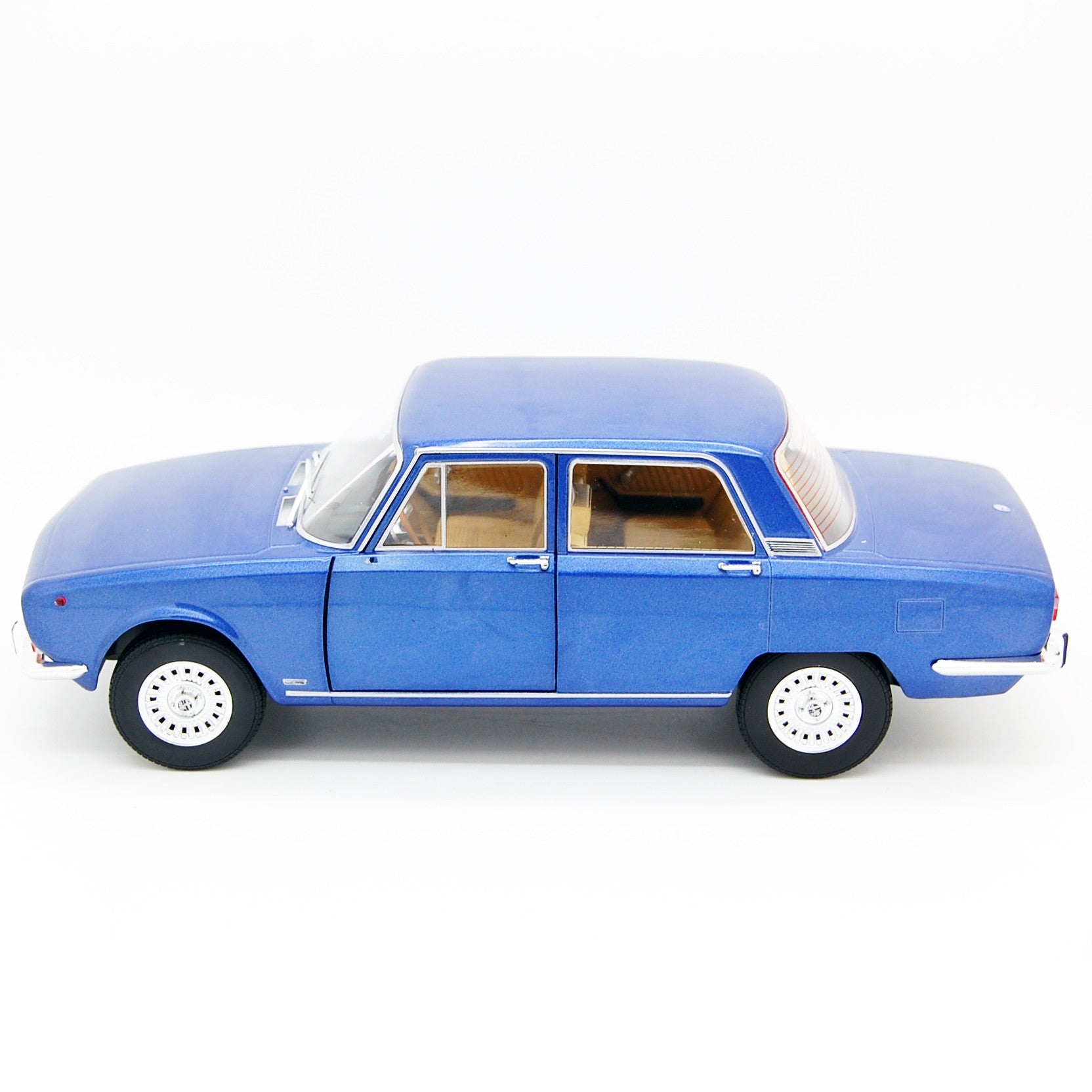 Alfa Romeo 2000 Berlina 1971 Blu Pervinca Metallizzato 1:18 - 62384