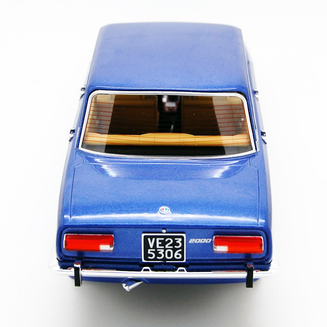 Alfa Romeo 2000 Berlina 1971 Blu Pervinca Metallizzato 1:18 - 62386