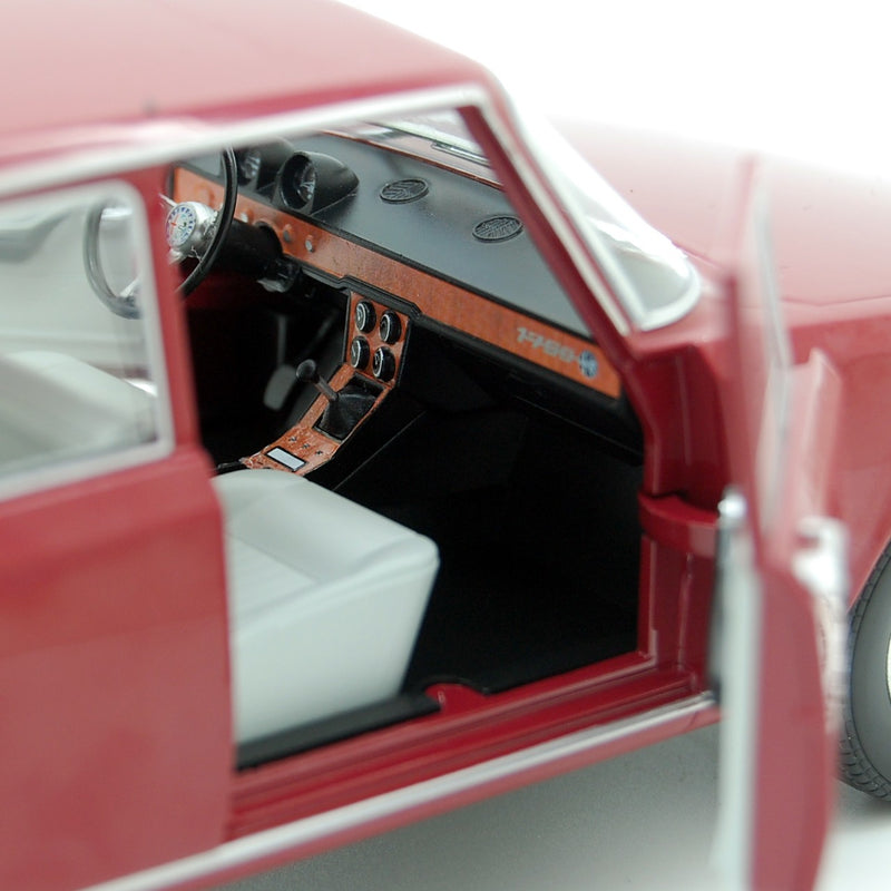 Alfa Romeo 1750 Berlina 1968 Prugna 1:18 - 62419