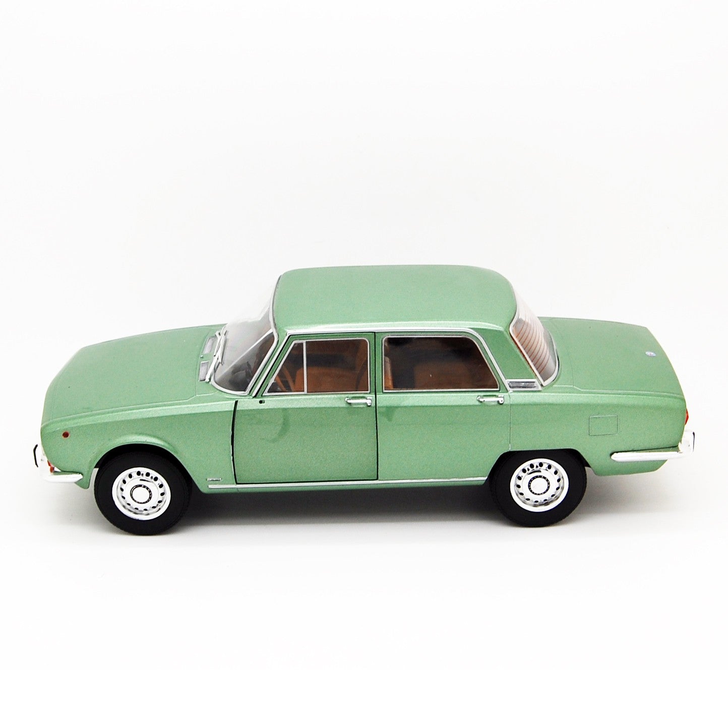 Alfa Romeo 1750 Berlina 1969 Verde Oliva Metallizzato 1:18 - 62434