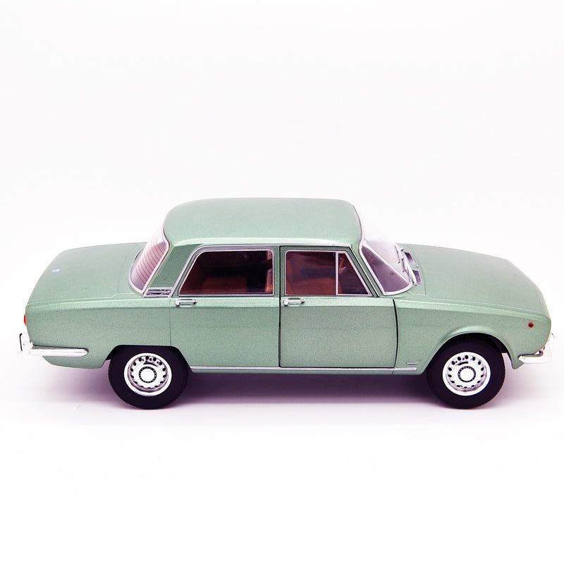 Alfa Romeo 1750 Berlina 1969 Verde Oliva Metallizzato 1:18 - 62438