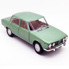Alfa Romeo 1750 Berlina 1969 Verde Oliva Metallizzato 1:18 - 62439