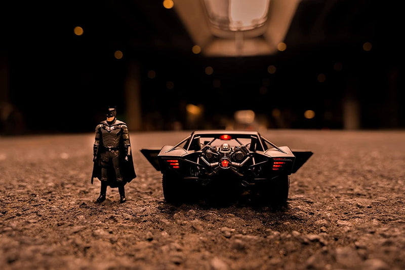 Batmobile 2022 with Batman Figure 1:18 - 63218