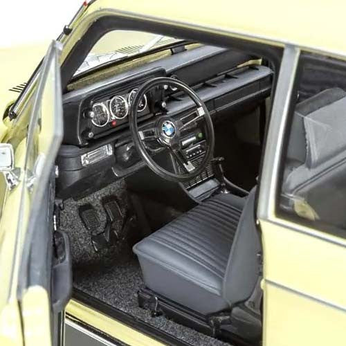 BMW 2002 tii 1972 Beige 1:18 - 64027