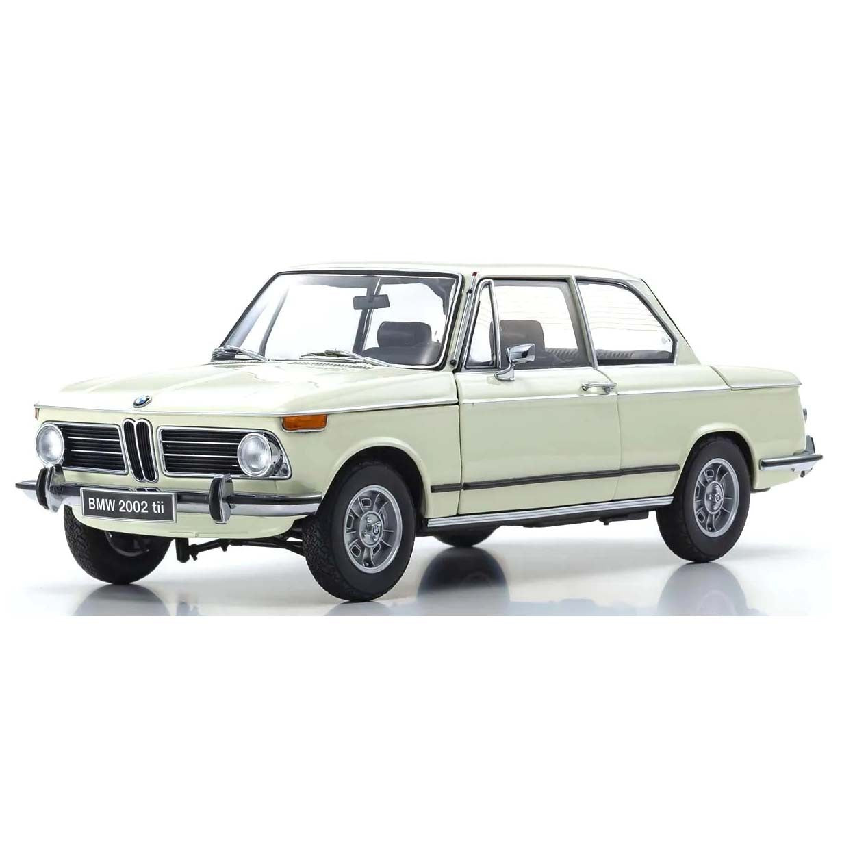 BMW 2002 tii 1972 white 1:18 - 64048