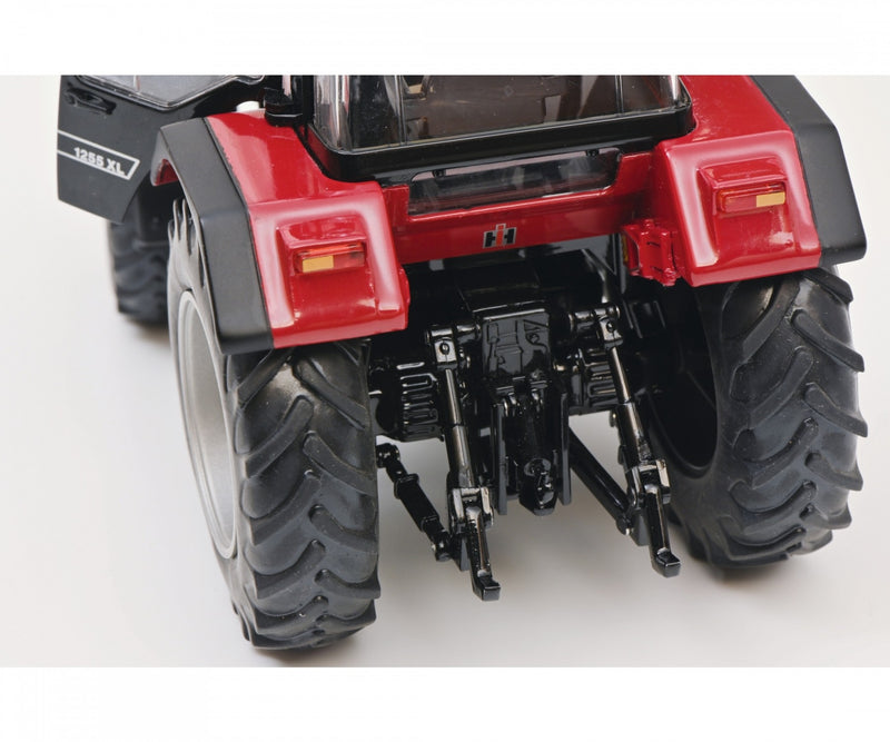 Case 1255 XL 1996 red 1:32 - 65667